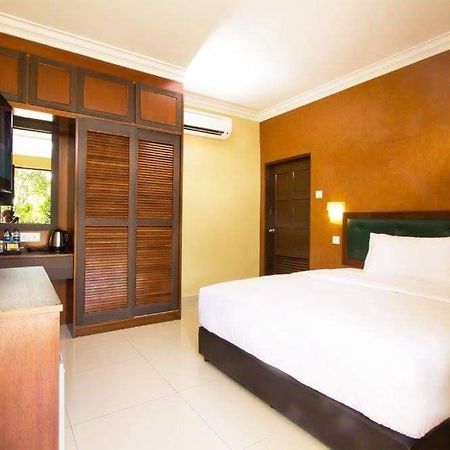 New Kesuma Villa Exclusive Stay Паріт-Раджа Екстер'єр фото